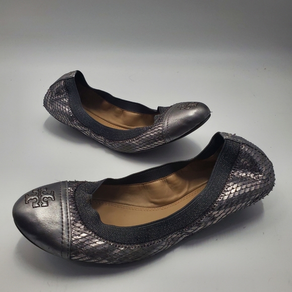 Tory Burch Gabby Ballet-washed Metallic Python Print/Metallic Pewter Gray - Picture 2 of 9